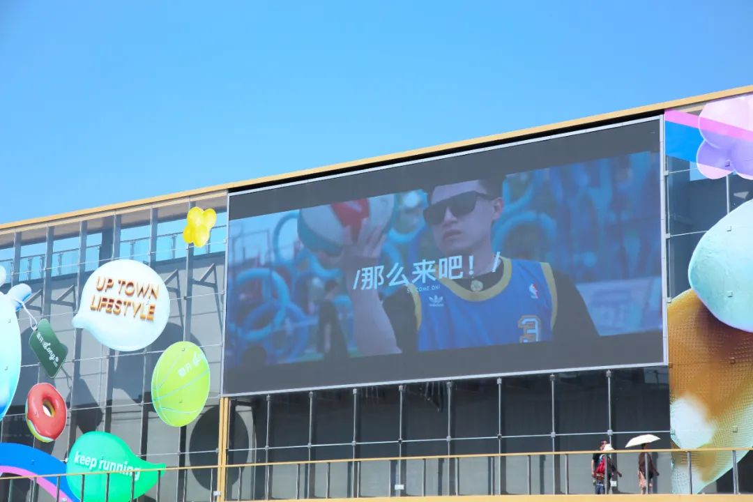 首开long街闪耀炎夏京北 · 小鸟科技加持视听盛宴